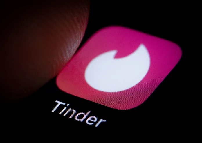 Αγωγή κατά της Google: το Tinder κινδυνεύει να μείνει εκτός Play Store