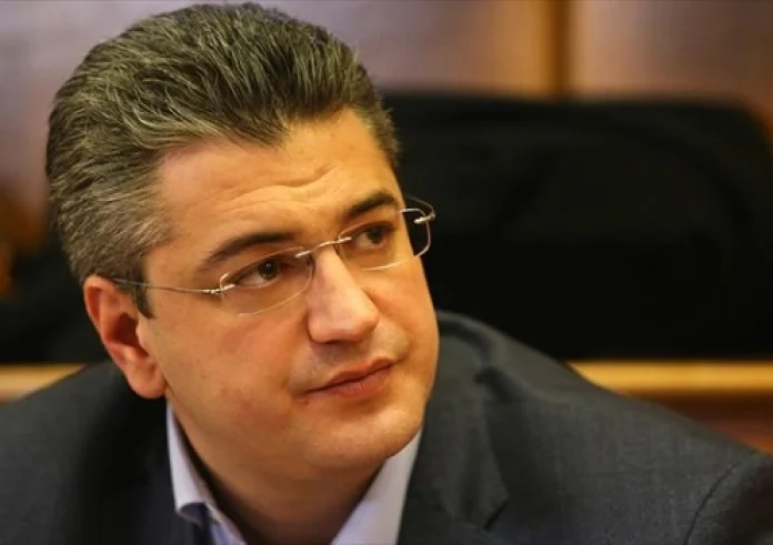 Εσπευσμένα στο χειρουργείο ο Απόστολος Τζιτζικώστας μετά από ατύχημα