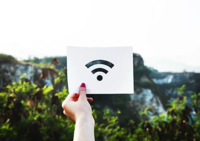 Πώς να βελτιώσεις το Wi-Fi μετακινώντας μόνο κάποια αντικείμενα στο σπίτι;