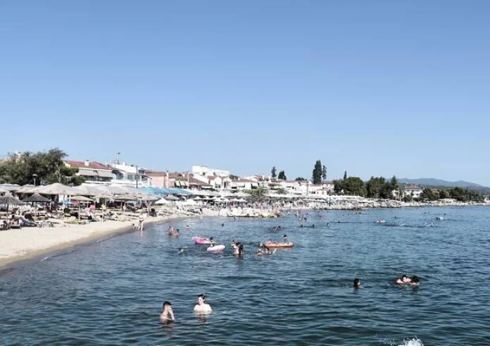 Τραγωδία στη Χαλκιδική: Σοκάρει ο θάνατος 15χρονου σε παραλία – Νόμιζαν ότι τους κάνει πλάκα