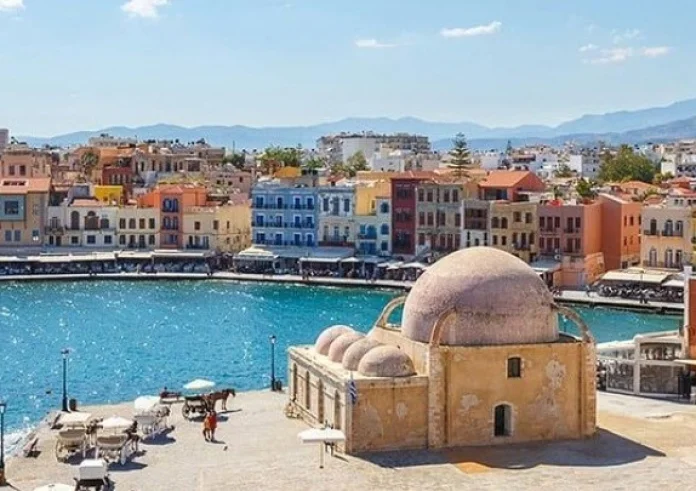 Χανιά: Ζωγράφισαν την Παλαιστινιακή σημαία στο Φάρο