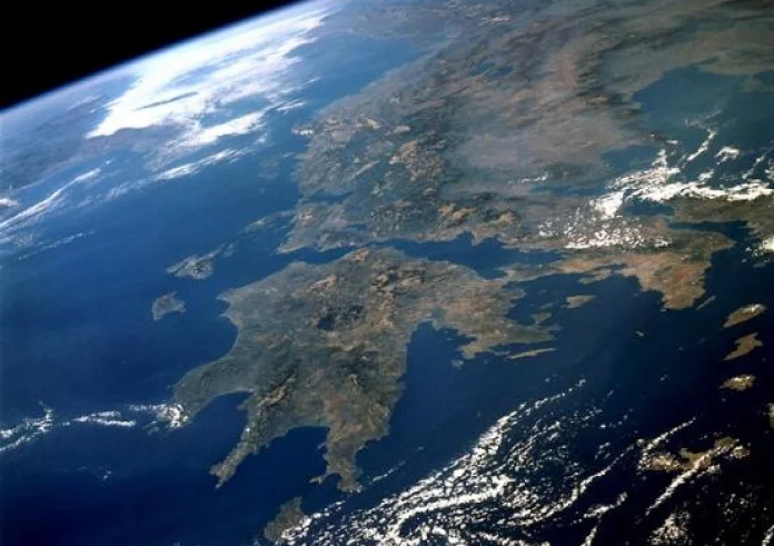Στις 18.38 κοιτάξτε ψηλά! Περνάει από την Ελλάδα αστροναύτης του Διαστημικού Σταθμού – Yia sas Ellada