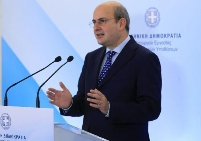 Ανακοινώσεις Χατζηδάκη για μέτρα στήριξης: Παρατείνεται για 3 μήνες το market pass – Πόσο αυξάνονται οι μισθοί στο δημόσιο