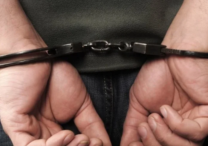 Μέγαρα: Χειροπέδες σε 85χρονο που παρενόχλησε σεξουαλικά 14χρονη