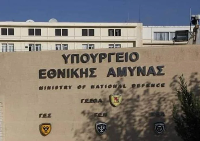 Εκνευρισμός και οργή στην κυβέρνηση για τα περί υβριδικού πολέμου