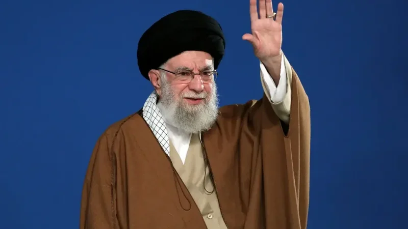 Ανατροπή με Χαμενεΐ: Το Ιράν διαψεύδει τις φήμες για τον θάνατό του – «Είναι ζωντανός»