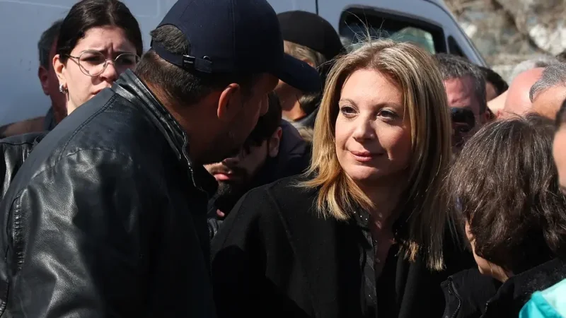 «Δεν ήθελαν να μιλήσω»: Η Μαρία Καρυστιανού αποχώρησε από συγκέντρωση για τα Τέμπη