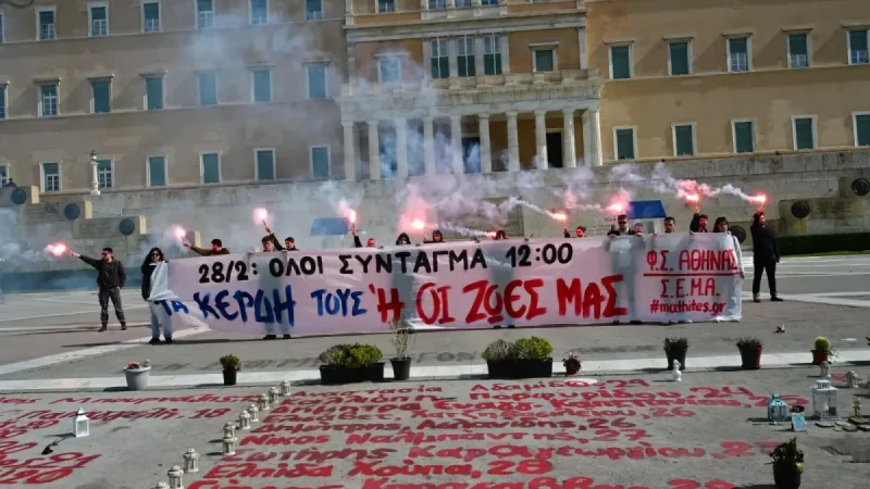 Τρία χρόνια μετά την τραγωδία στα Τέμπη: Στους δρόμους για «δικαιοσύνη» με πορείες και απεργίες