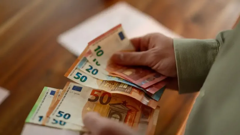 Ενίσχυση Ατομικών Επιχειρήσεων: Πότε ανοίγουν οι αιτήσεις για τον εκσυγχρονισμό της μικρής επιχειρηματικότητας