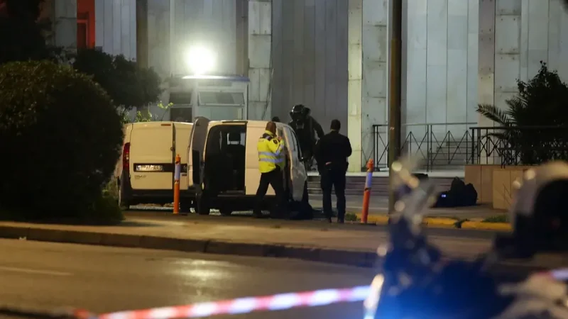 Θρίλερ στη ΓΑΔΑ: Ο 48χρονος κρατούσε αληθινές χειροβομβίδες – Πώς εκτυλίχθηκε το επεισόδιο