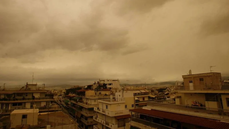 Άστατος καιρός σήμερα Πέμπτη: Τοπικές βροχές και αφρικανική σκόνη στο προσκήνιο