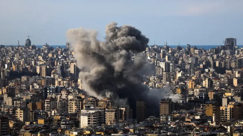 «Φλέγεται» η Τεχεράνη: Το Ισραήλ σφυροκοπά το αεροδρόμιο Μεχραμπάν – Ο Τραμπ ζητά «παράδοση άνευ όρων»