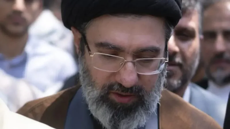 Θρίλερ στην Τεχεράνη: Τραυματίστηκε ο νέος ηγέτης του Ιράν Μοτζταμπά Χαμενεΐ κατά τη διάρκεια της σύγκρουσης