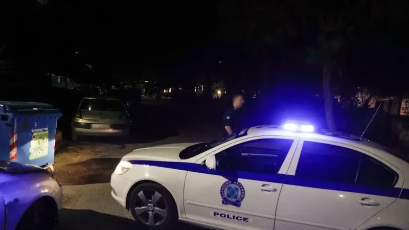 Εξάρχεια: Ανθρωποκυνηγητό για τον εκτελεστή του 35χρονου – Συγκλονίζει ο σκύλος του που δεν ξεκολούσε από τη σορό