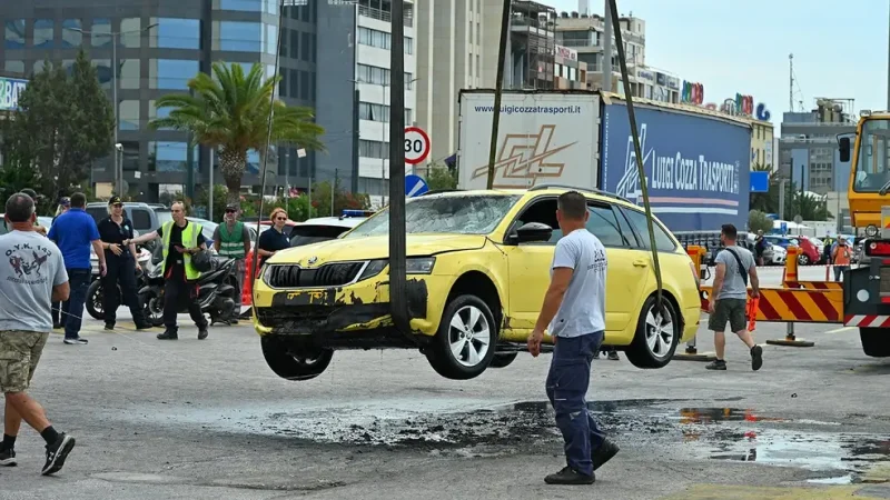 Τραγικό συμβάν στο λιμάνι του Πειραιά: Ο οδηγός ταξί έβαλε τη ζώνη και κατέληξε στη θάλασσα