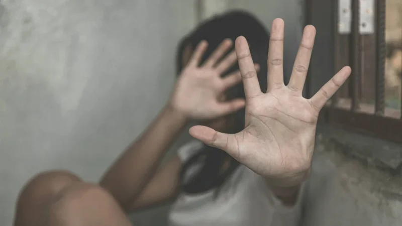 Υπόθεση σοκ στον Ωρωπό: 32χρονος κακοποιούσε και εξέδιδε τη γυναίκα του. «Κοιτάξτε να δείτε πώς κλαίει»